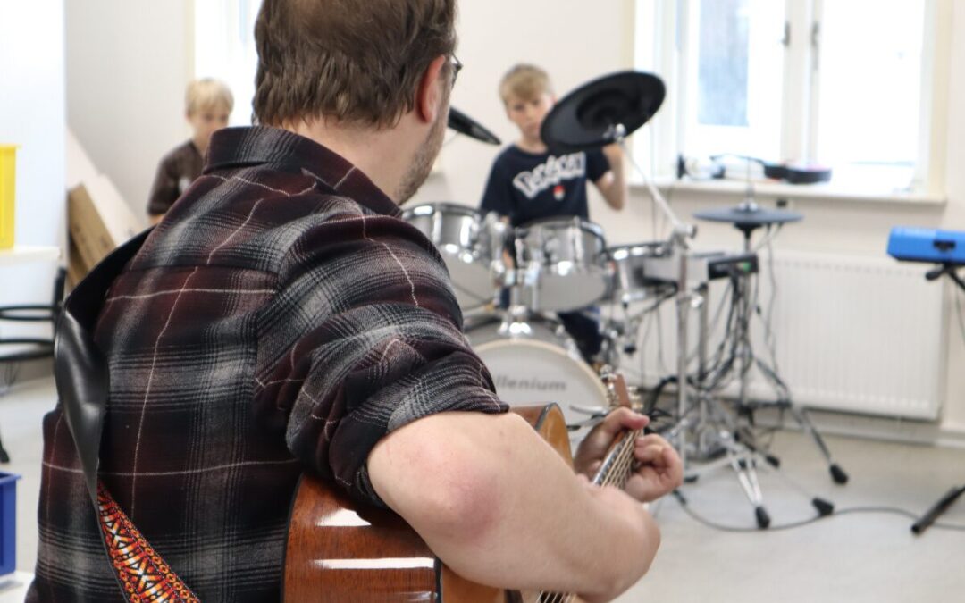 Hule-band på Hulvej Privatskole – Musik, fællesskab og læring i indskolingen